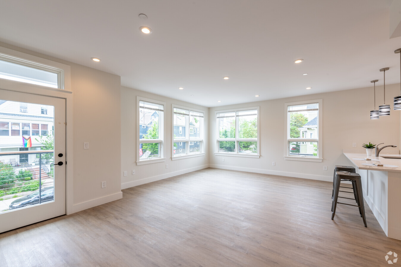 Kitchen & Living Area